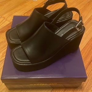 Madden Girl Crest Black wedge platforms y2k